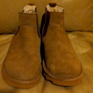 Mens Bearpaw boots fur lined could be used for women also size 11
